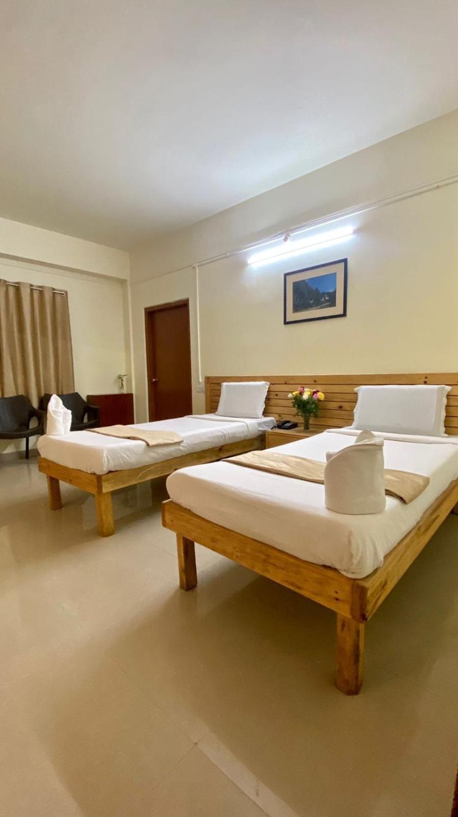 Hotel Travellers Inn Shillong Esterno foto
