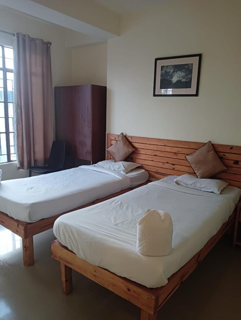 Hotel Travellers Inn Shillong Esterno foto